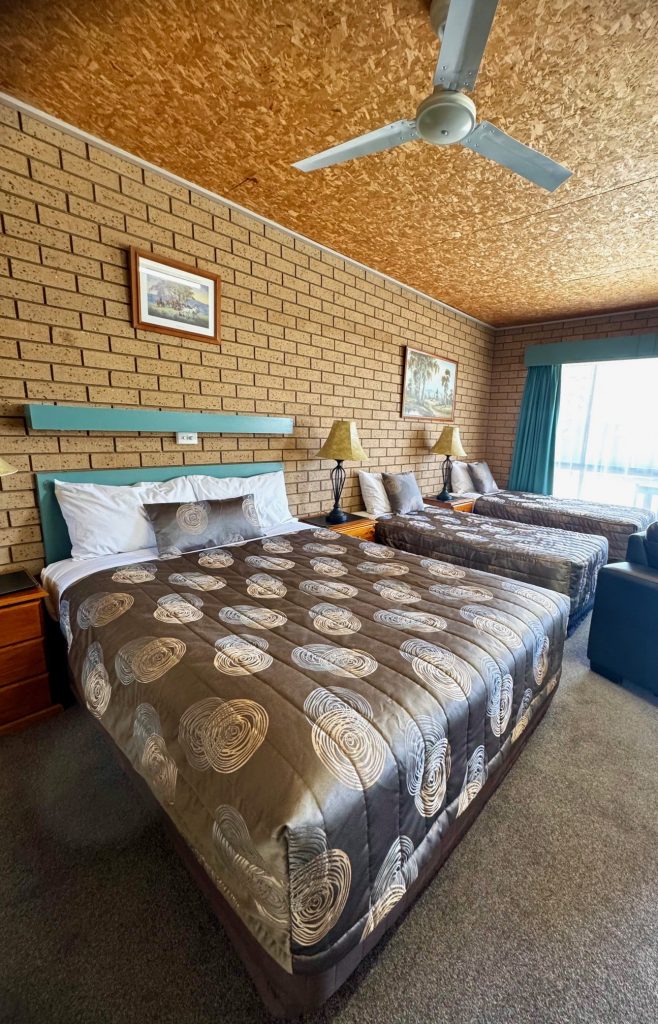 Queen bedroom layout with queen bed plus two optional single beds in studio style